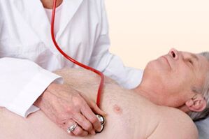 doctor examining a patient with hypertension